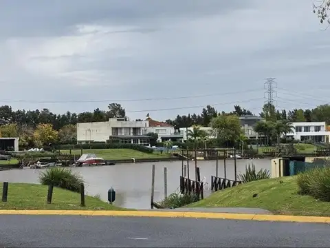 Avenida De Todos Los Santos 1768