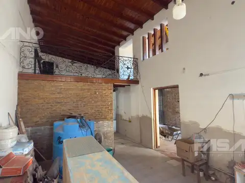 Casa en Alquiler con 4 cocheras