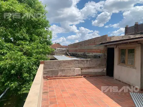 Casa en Alquiler con 4 cocheras