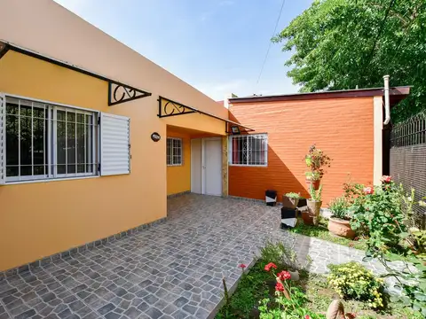 Casa 2 dormitorios venta La Plata parque y cochera