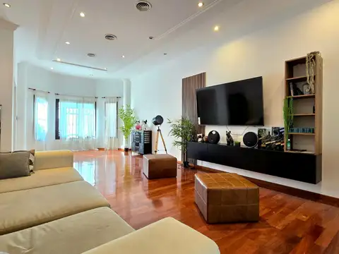 Casa 4 ambientes con 5 baños