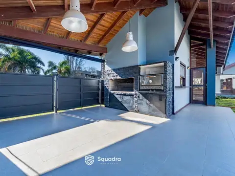 Casa en Venta con 2 cocheras