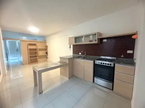Departamento Monoambiente divisible con balcon, patio y cochera descubierta en Nuñez
