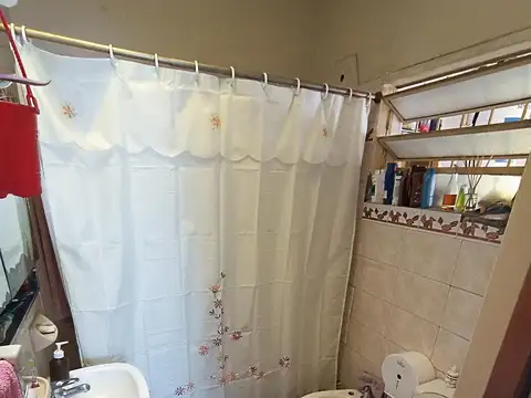 VENTA  CASA 3 AMBIENTES CON PATIO PARRILA  COCHERA APTO CRÉDITO