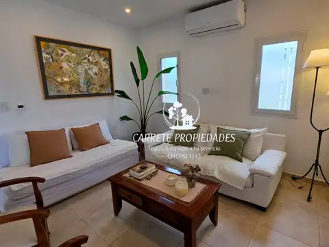 Casa en Alquiler con 3 cocheras