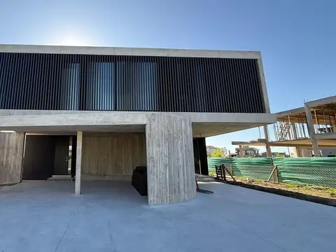 CASA 5 AMBIENTES EN VENTA EN TERRALAGOS CANNING