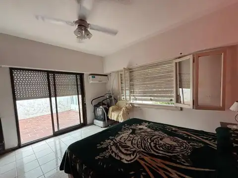 Casa 6 ambientes con 2 baños
