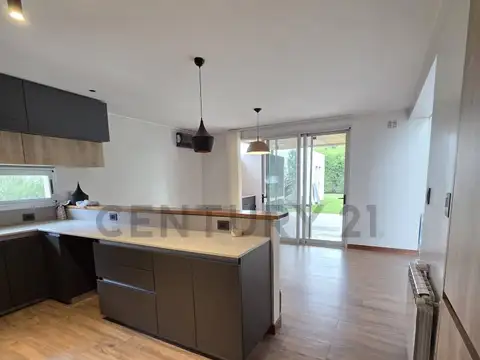 CASA EN VENTA DE 3 DORMITORIOS CON PARQUE Y PILETA EN LOMAS DE CITYBELL