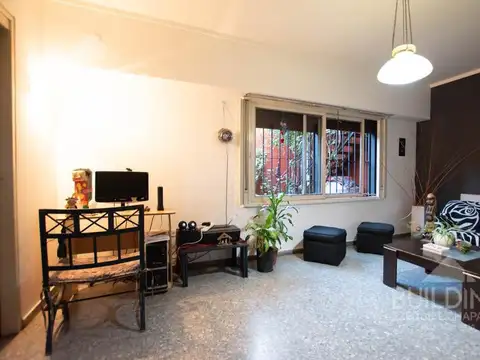 Casa 6 ambientes con 2 baños