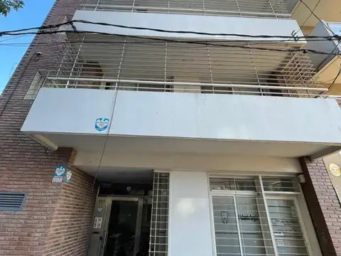VENTA AMPLIO DEPARTAMENTO UN DORMITORIO. BARRIO ABASTO. ROSARIO