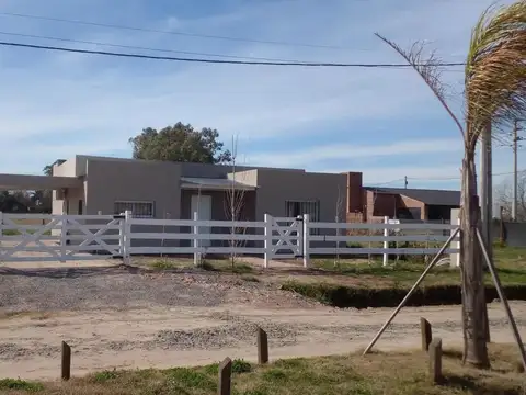 Casa en venta - 2 Dormitorios 1 Baño - Navarro