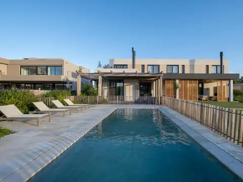 Casa 10 ambientes con 6 baños