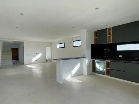 Casa en Venta en Santa Elena Pilar del Este - Fondo al verde