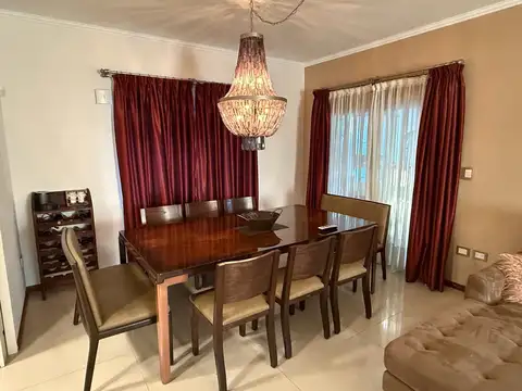 Casa 6 ambientes con 4 baños
