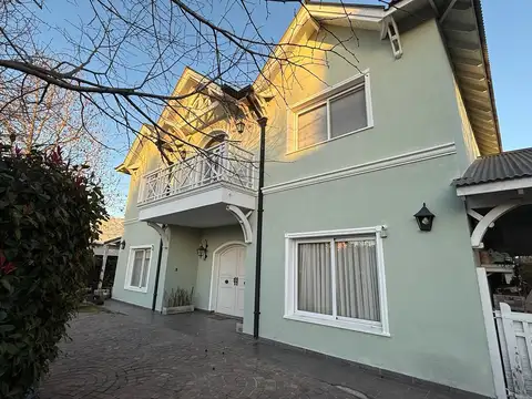 Casa Chalet  en Venta en Zárate, G.B.A. Zona Norte, Argentina