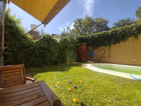 Casa en Venta con 2 cocheras