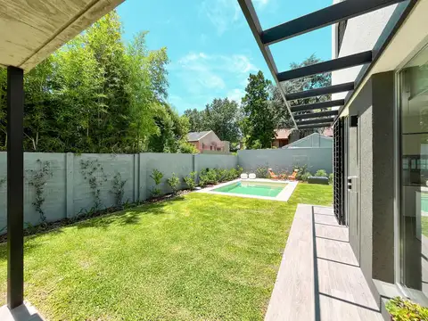 Complejo de casas de 3 dormitorios con jardín y piscina en Fisherton