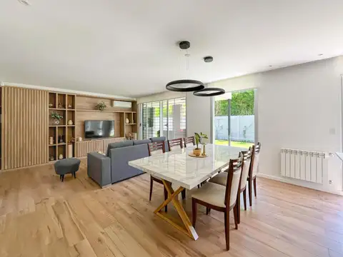 Complejo de casas de 3 dormitorios con jardín y piscina en Fisherton