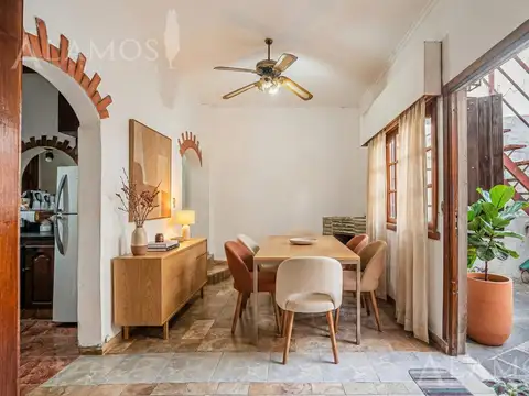 VENTA CASA 4 AMBIENTES EN HAEDO JARDIN COCHERA