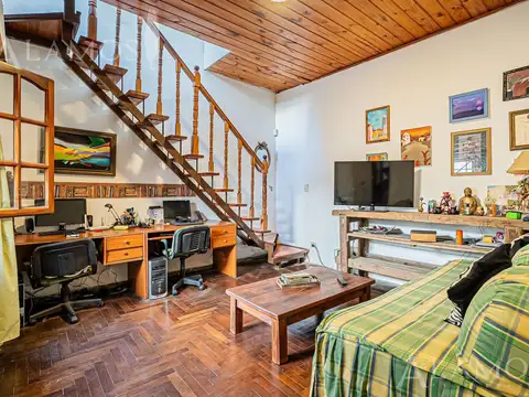 VENTA CASA 4 AMBIENTES EN HAEDO JARDIN COCHERA