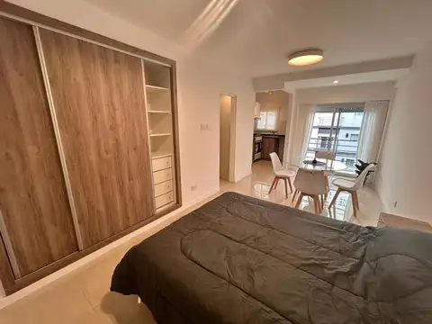 Venta departamento  monoambiente amplio a la calle  y balcon