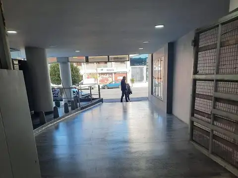 Cochera en Venta en Edificio de Oficinas - Av. Colón al 3400