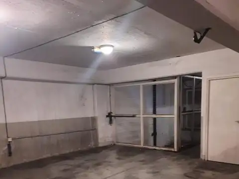 Cochera en Venta en Edificio de Oficinas - Av. Colón al 3400