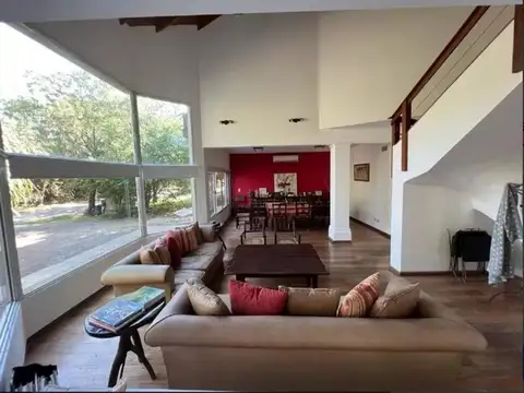 Casa 5 ambientes con 4 baños