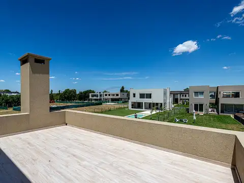 Casa 5 ambientes con 3 baños