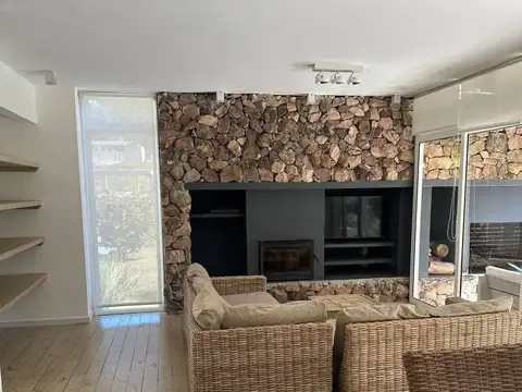 Casa en venta c/ cochera en Laguna Del Sauce