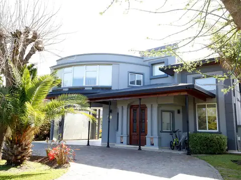 Camino General Belgrano, Village del Parque 100