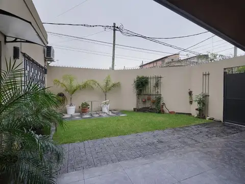 VENTA CASA 5 AMB. COCHERA JARDIN LOMAS DEL MIRADOR