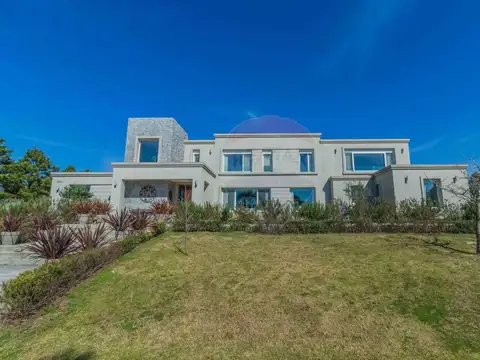 VENTA CASA CARMEL, AMUEBLADA 3 DORMITORIOS SERV.