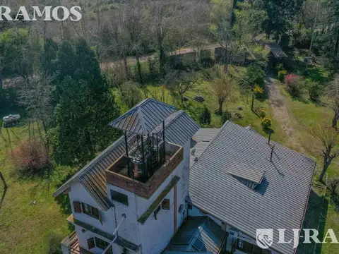 Casa 10 ambientes con 4 baños