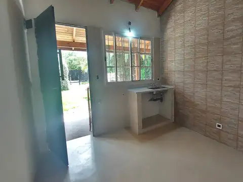 Depto Tipo Casa en Alquiler en Castelar, $ 350.000