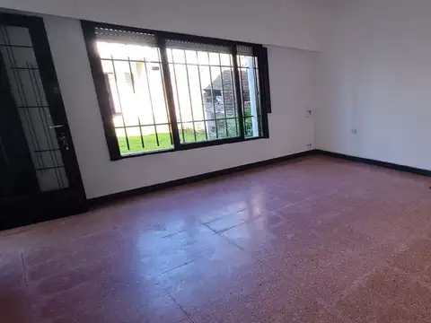 Casa 7 ambientes con 3 baños