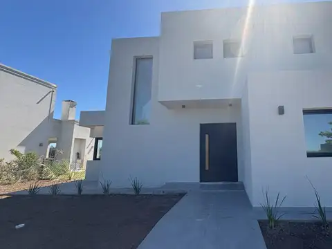 Casa con salida al agua en venta en El Naudir, Escobar
