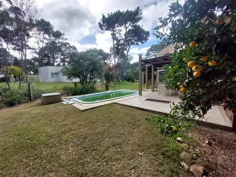 Casa en Barrio Alamos - 8 Huespedes - Piscina - Pinamar