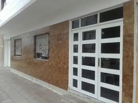 Departamento 3 ambientes chicos SOBRE AVENIDA  