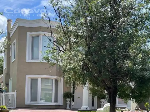 Casa en Alquiler de 3 dormitorios