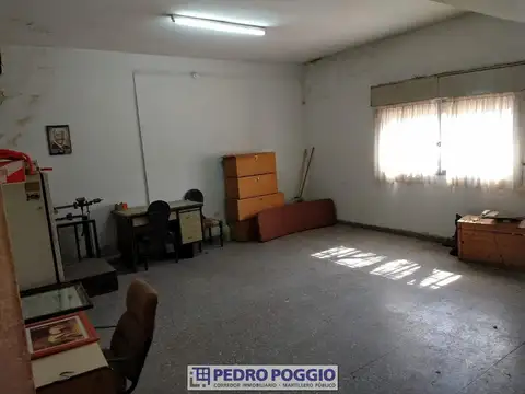 CASA CON GALPON PARA DEPOSITO Y OFICINAS