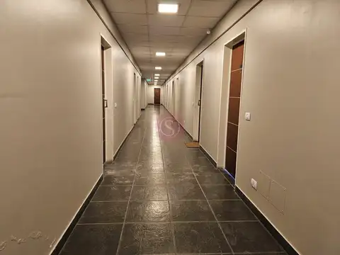 Oficina en Alquiler con 2 cocheras