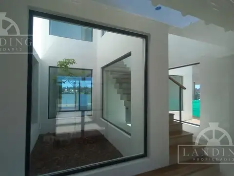 Casa en  Santa Ana a la laguna  4 dormitorios y escritorio más playroom