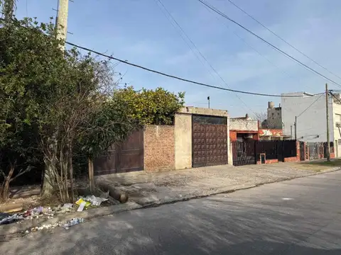 VENTA CASA 3 AMB CASANOVA GARAGE Y DPTO