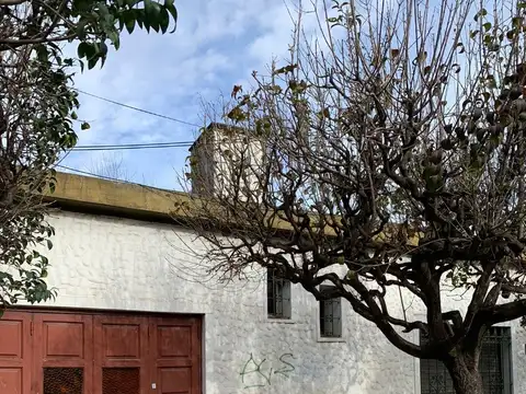 Venta. Casa. 3 amb con garaje y fondo libre. San Miguel. España al 1700