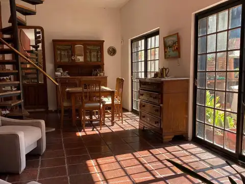 Depto Tipo Casa 8 ambientes con 2 baños