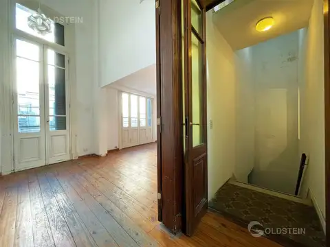 Oficina 8 ambientes con 5 baños