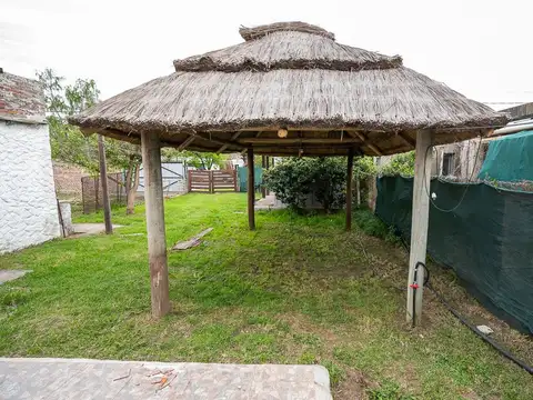 Casa en venta un domitorio con pileta La carolina