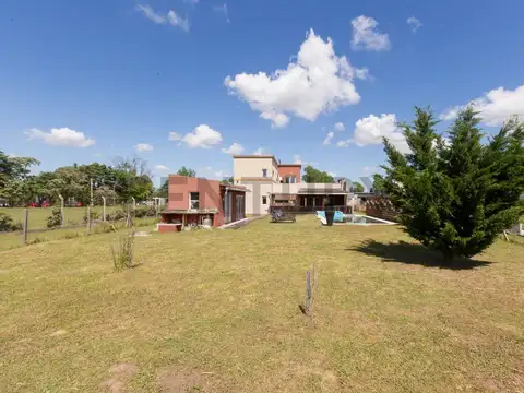 Casa 7 ambientes con 3 baños