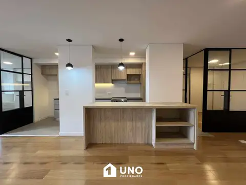 Ituzaingo y Buenos Aires - Amplio Dpto de 2 Dormitorios. Posibilidad cochera.